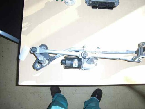 Moteur essuie glace avant - moteur,