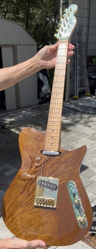 Collector grade guitar - collector's,
