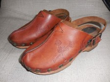 Ancienne paire de sabot pour enfant en bois et cuir