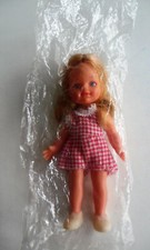 petite poupee  jouet de bazar