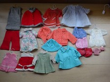 Armoire et vêtements poupée vintage poupée Bella ? poupée Caprice