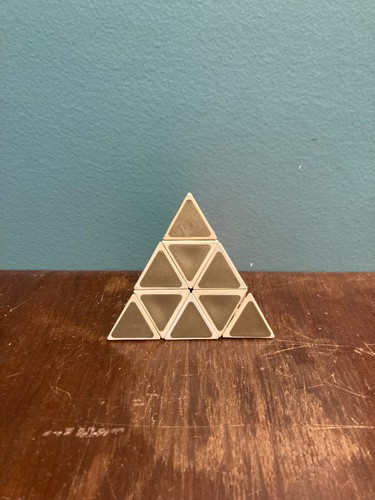 Tomy pyraminx twist pyramid - tomy,