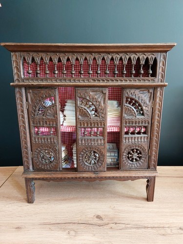 Ancienne armoire bretonne - , en
