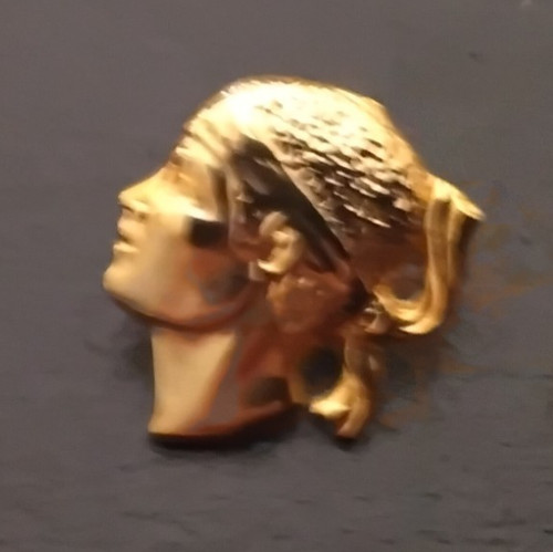 Pin représentant tête de - pin’s,