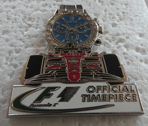 Tres grand pin montre - grand,
