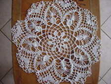 NAPPERON FAIT MAIN DIAMETRE 60 CM MOTIF ANANAS ATTRAPE REVES**