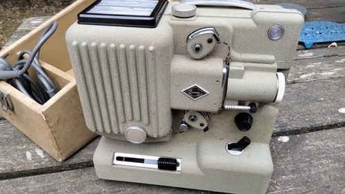Ancien projecteur cinéma - ancien,