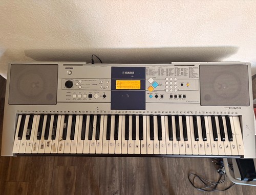 Yamaha psr e323 - keys, w/