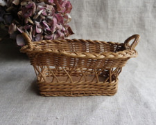 ANCIEN PANIER DE LINGÈRE EN OSIER POUR POUPÉE