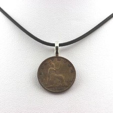 Pierres et Minéraux. Collier pièce de monnaie Royaume-Uni 1 farthing Victoria "
