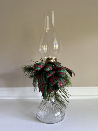 Vintage farmhouse oil lamp - lamp, w/
