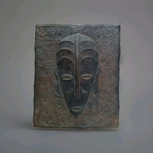Plaque ancienne sculpté