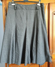 Jupe noire et fines rayures blanches et orange T46 TBE