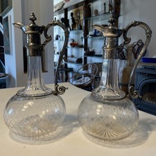 Suite de deux carafes