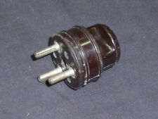 PRISE DE COURANT D EPOQUE EN BAKELITE POUR COMPRESSEUR GONFLEUR MICHELIN .