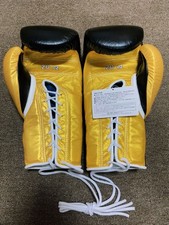 Gants de boxe à lacets