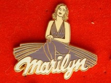 PIN'S MARILYN MONROE - ROBE VIOLETTE  - N° 131 / 250