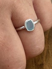 Bague en Calcédoine & Argent 925 – Douceur Poudrée et Éclat Naturel