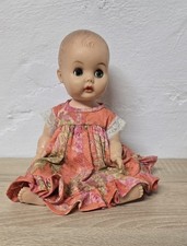 Jolie poupée plastique AE