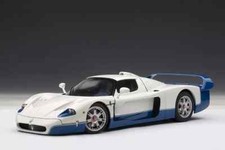 Autoart MASERATI MC12 ROAD CAR