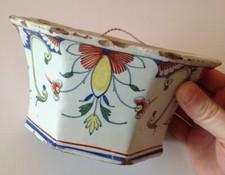 Belle Bouquetiére en Faience