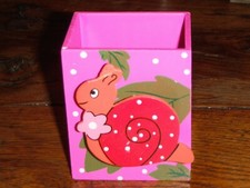 POT A CRAYON EN BOIS ESCARGOT 