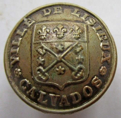 Rare bouton bombé métal