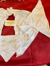 6 bavoirs neuf kenzo blanc avec du bleu donc garçon achet mais c est une fille t