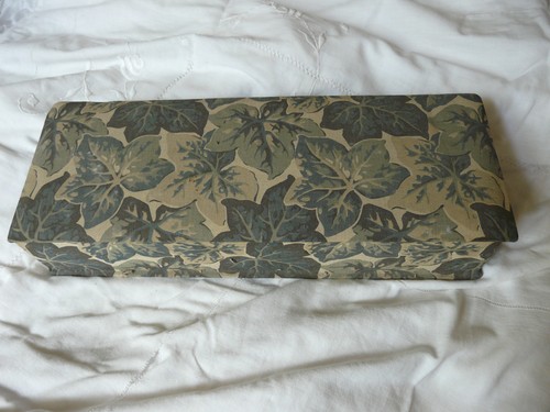 Ancienne boite recouverte - ancienne,