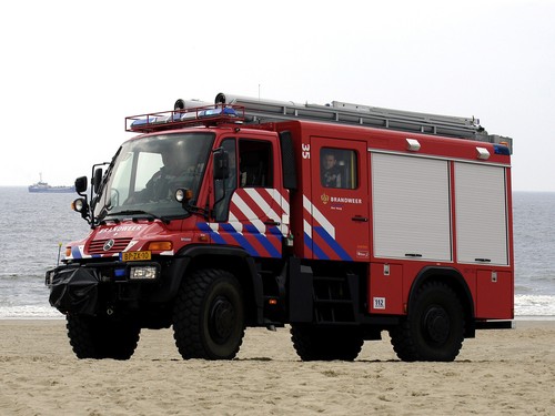 Cars 2000 mercedes benz unimog