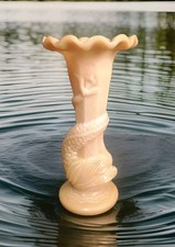 Joli Vase Cornet Au Dauphin En Verre Opalin  60-70 Portieux Vallerysthal 