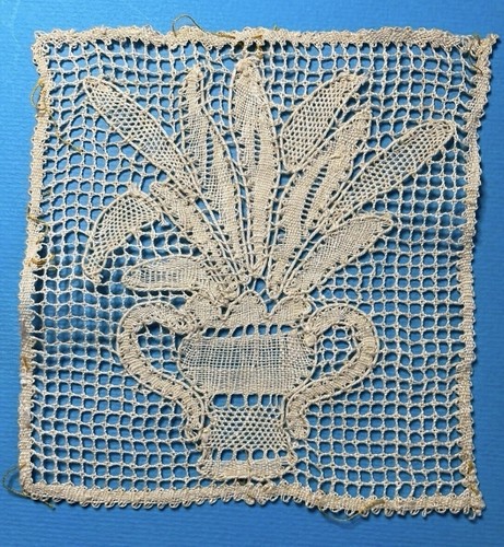 Dentelle ancienne 3 carres - ancienne,