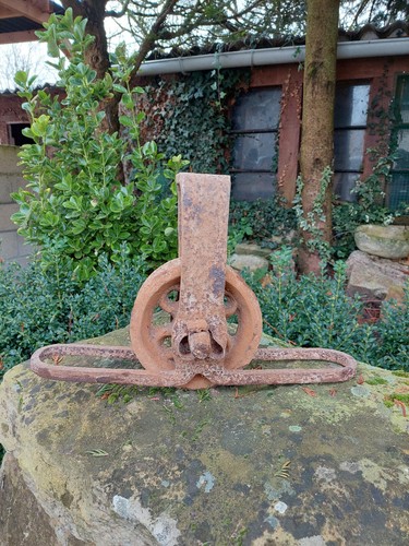 Ancienne poulie porte - poulie,