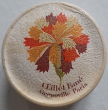 Petite boîte de poudre