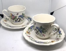  3 tasses et soucoupes
