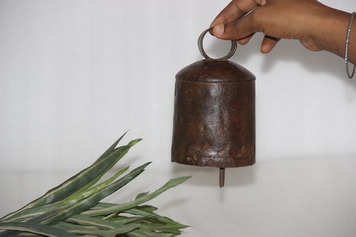 Cloche vache fer antique - cloche,