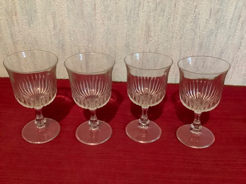 Anciens verres à pied - anciens,