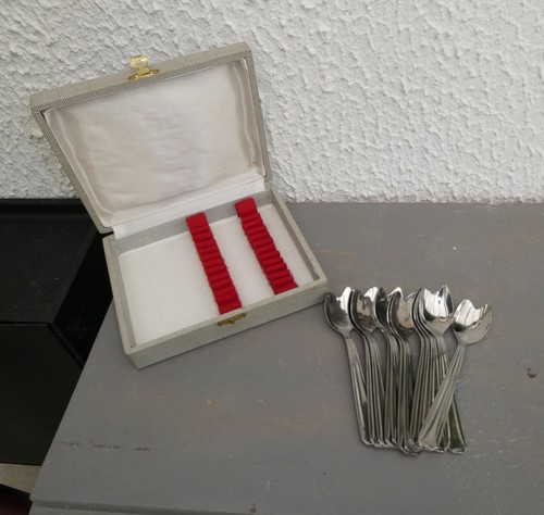 Lot petites cuilleres a - petites,