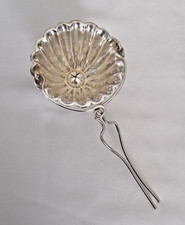 Ancien passe thé passoire passette en métal argenté pour verseuse théière