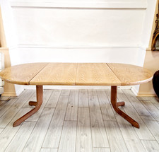 Ancienne table à manger allemande à chevrons