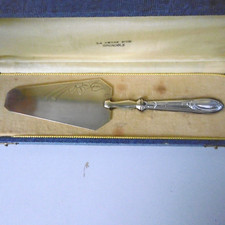 pelle a tarte metal argente laiton ciselé