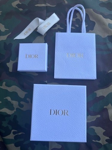 Dior boîtes blanches - dior,