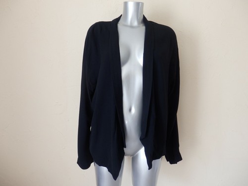 Holmes veste très - ",