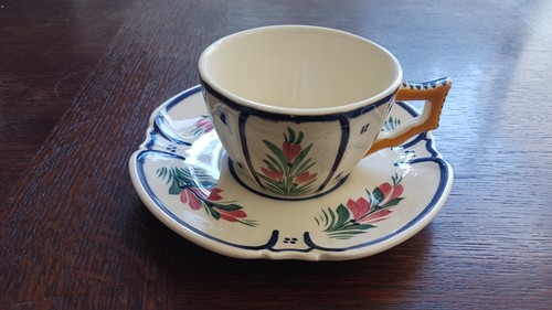 Tasse sous - et, en