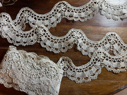 Dentelle ancienne large - dentelle,