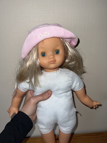 Poupée falca aux yeux - aux,
