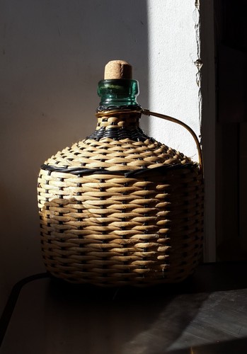 Bouteille osier tressé