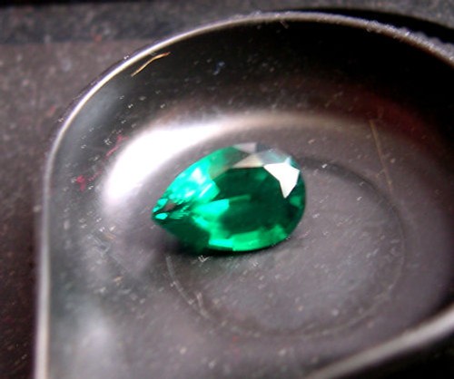 Emeraude hydrothermale poire - ,