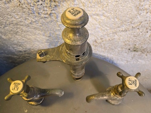 Ancien robinet laiton - ancien, +