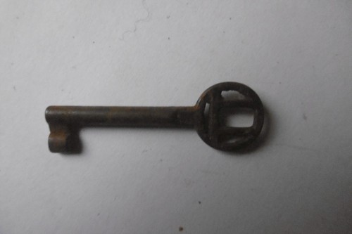 Clé clef ancienne creuse - clé,